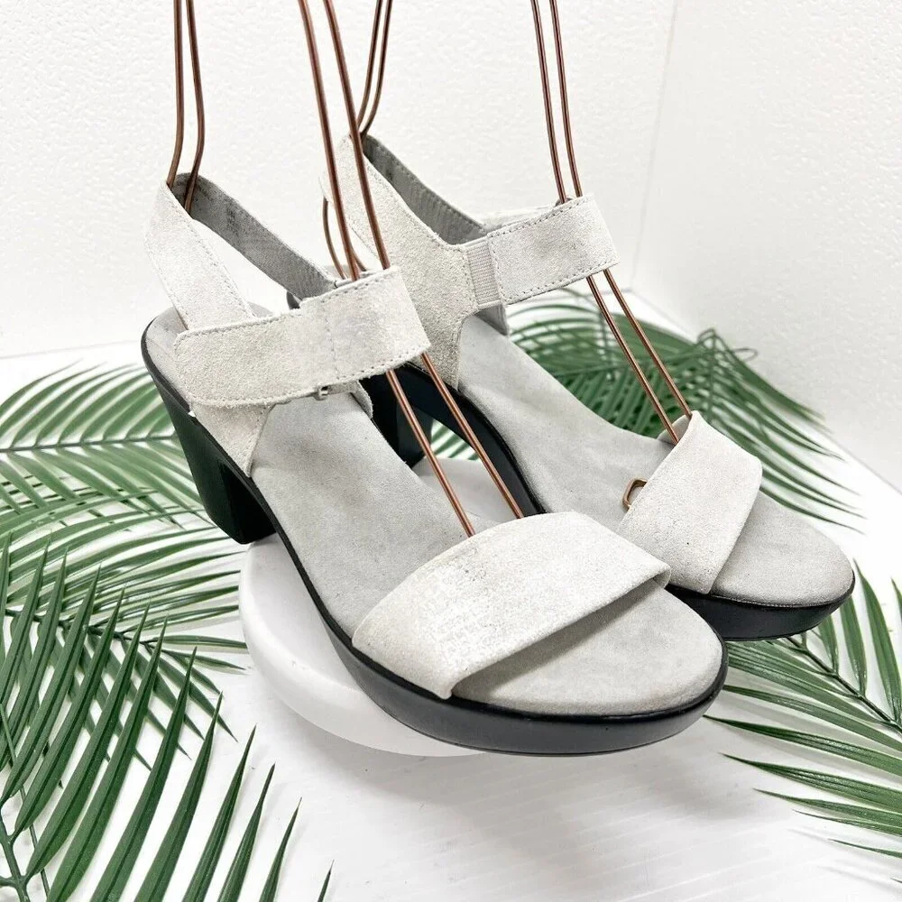 Munro Women's Willa Gray Silver Suede Block Heel Strappy Sandals Size 9N